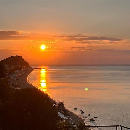 Lo Scoglio Apartment Varigotti Eksteriør billede